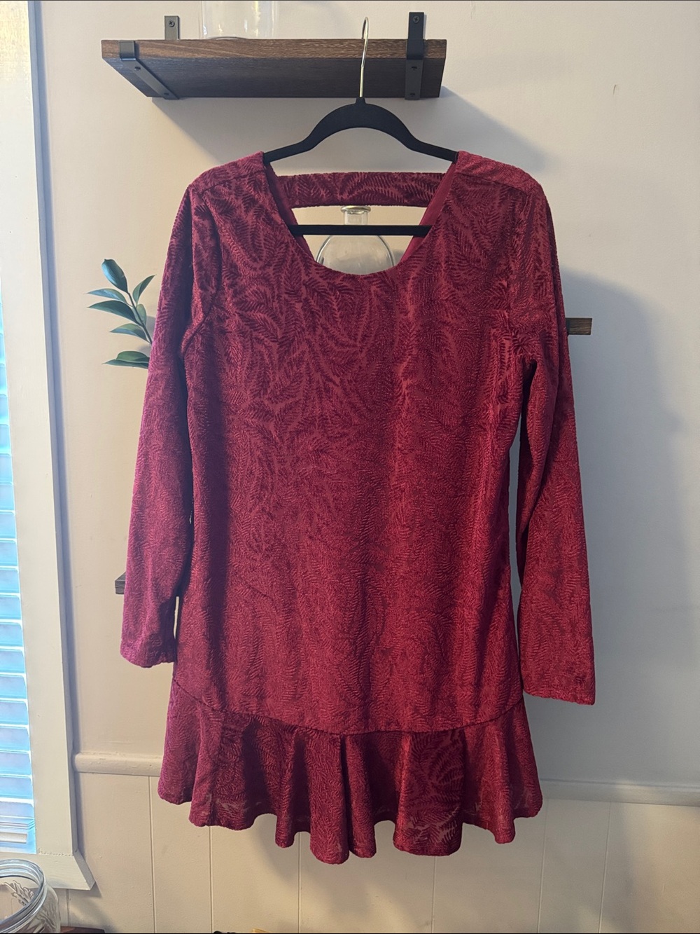 Francesca’s Red Textured Ruffle-Hem Long Sleeve Dress Size Medium - Picture 4 of 5